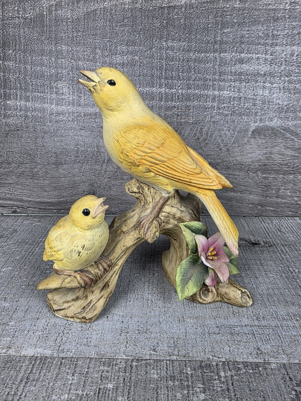 Lefton American Goldfinches KW7456 Mother Bird With Chick Ceramic 6" READ b168
